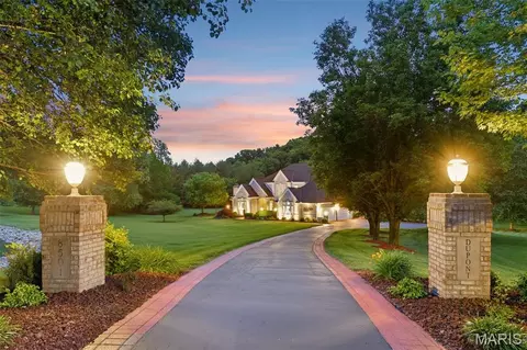 8501 Dupont Ln, Belleville, IL 62223