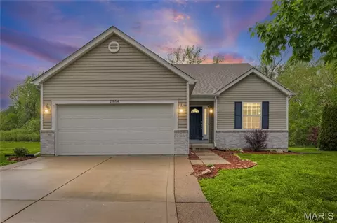 2664 Shorewood Dr, Florissant, MO 63031