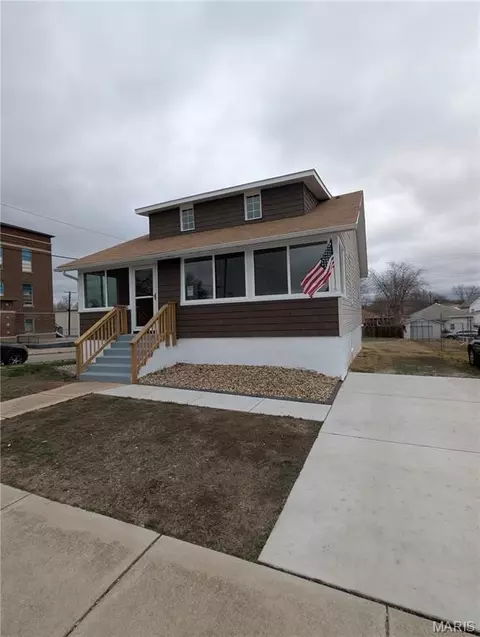 401 E Acton Ave, Wood River, IL 62095