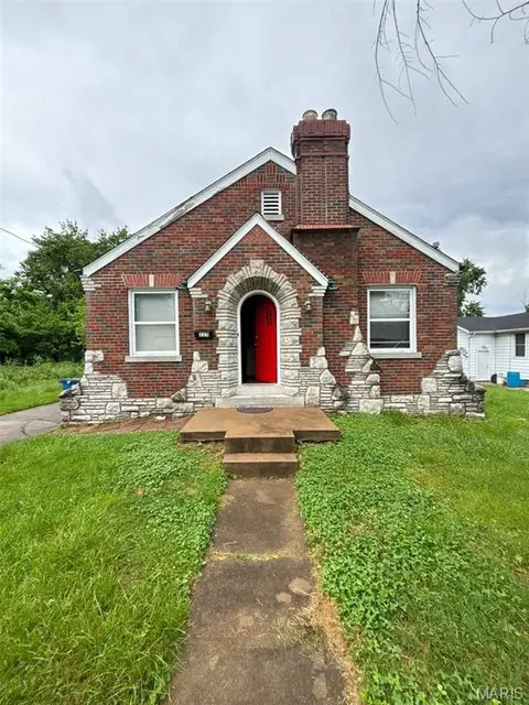 225 Coburg Dr, Riverview, MO 63137