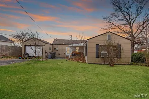 8832 Powell Ave, Saint Louis, MO 63144