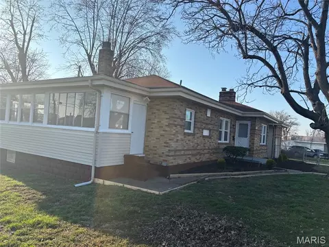 2555 Telegraph Rd, Mehlville, MO 63125