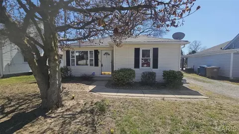 11 E Delmar Ave, Alton, IL 62002
