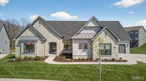 1228 Gooseberry Ln, Chesterfield, MO 63005
