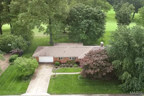 120 S Fairway Dr, Belleville, IL 62223