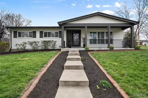 500 Beaucaire Dr, Warson Woods, MO 63122