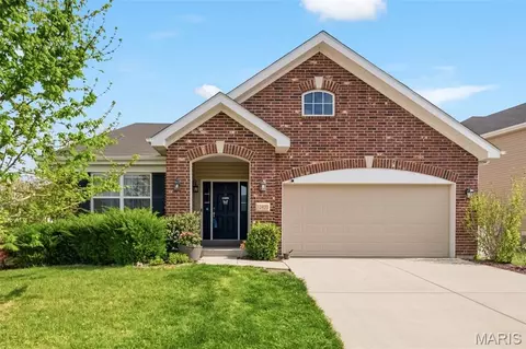 12425 Bur Oak Dr, Saint Louis, MO 63146