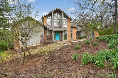 12815 Topping Manor Dr, Saint Louis, MO 63131