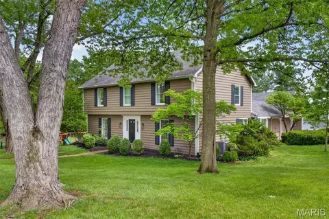 1534 Mason Valley Rd, Saint Louis, MO 63131