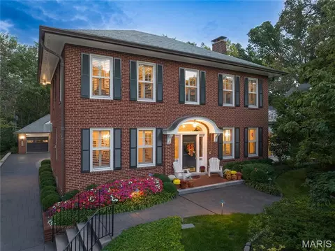 418 Yorkshire Pl, Webster Groves, MO 63119