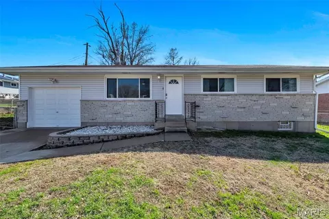 10508 Scotland Dr, Saint Louis, MO 63114