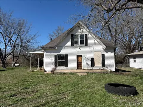 718 E Main St, Richland, MO 65556
