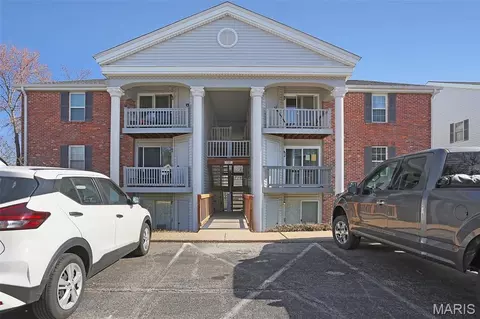 7507 Triwoods Dr #H, Shrewsbury, MO 63119