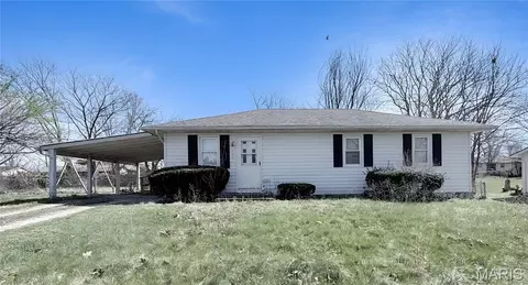 543 Frontier Ln, Bourbon, MO 65441