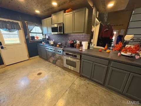 Kitchen - 2 Whitetail Ridge Rd, Eolia, MO 63344 photo 1 of 3