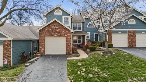 3116 Autumn Shores Dr, Maryland Heights, MO 63043