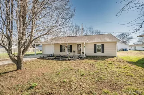 304 Indiana Ave, South Roxana, IL 62087