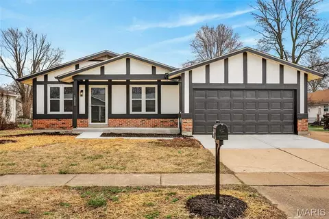 15550 Fox Plains Dr, Florissant, MO 63034