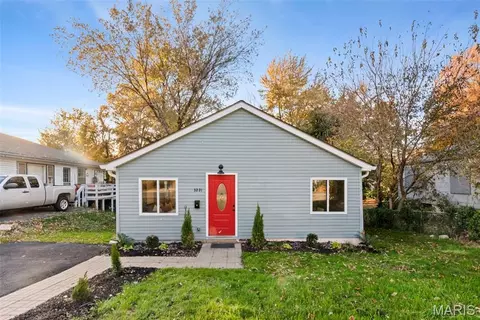 3221 Suncrest Ave, Saint Louis, MO 63114