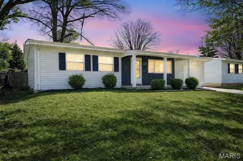 77 Tom Sawyer Dr, Saint Charles, MO 63303