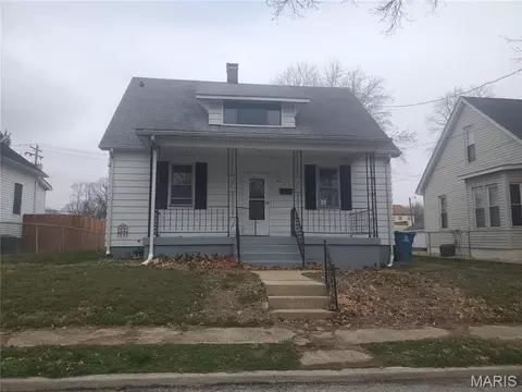 411 N Aurora St, Collinsville, IL 62234