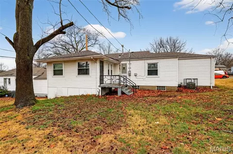 1212 Kilgore Dr, Saint Louis, MO 63137
