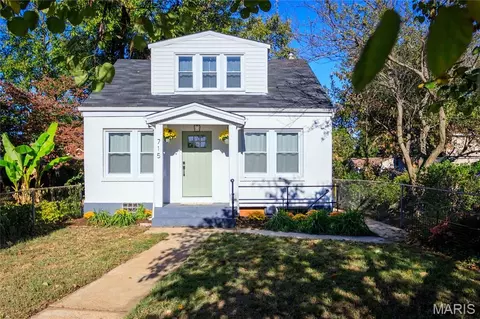 715 Erskine Ave, Saint Louis, MO 63125