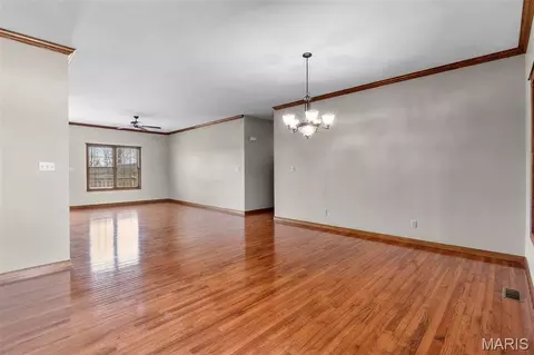 Living - 243 Eagle Ridge Ln, Jackson, MO 63755 photo 2 of 3