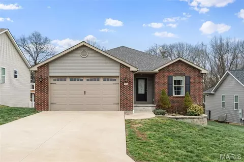 518 Crestfall Dr, Washington, MO 63090