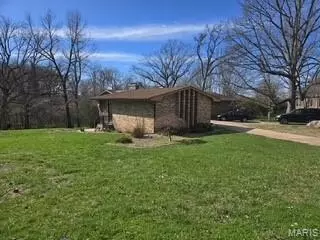 17 Schonoff Ln, Cape Girardeau, MO 63703