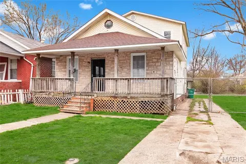 532 N 27th St, East St Louis, IL 62205