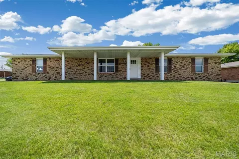 3213 Apple Dr, Saint Charles, MO 63301
