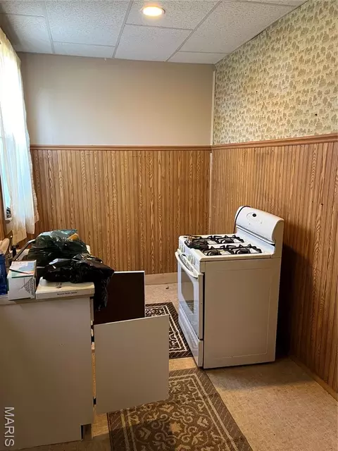 Kitchen - 101 E 1st North St, Mount Olive, IL 62069 photo 4 of 4