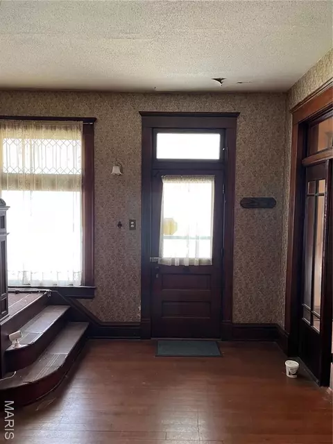 Entry Way - 101 E 1st North St, Mount Olive, IL 62069 photo 3 of 5