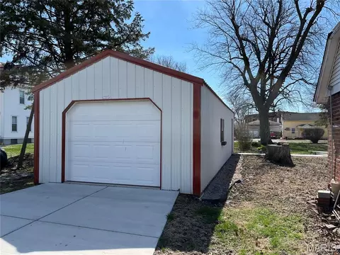 Other - 101 E 1st North St, Mount Olive, IL 62069 photo 2 of 15