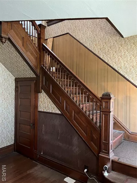 Entry Way - 101 E 1st North St, Mount Olive, IL 62069 photo 4 of 5