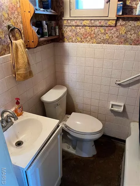 Bath - 101 E 1st North St, Mount Olive, IL 62069 photo 1 of 3