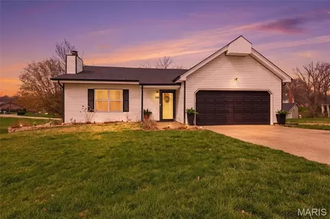680 Lakewood Dr, Lake Saint Louis, MO 63367
