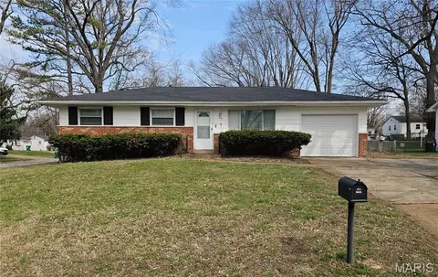 843 Font Ln, Saint Louis, MO 63137