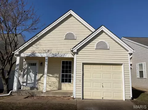 2659 Liberty Gardens Dr, Florissant, MO 63031