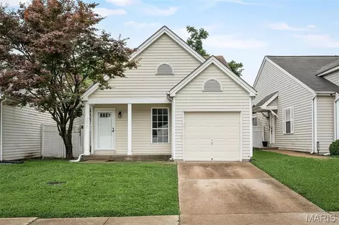 2659 Liberty Gardens Dr, Florissant, MO 63031