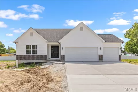 41 Millwell Dr, Maryland Heights, MO 63043