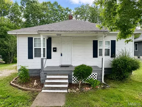 1202 N Madison St, Litchfield, IL 62056