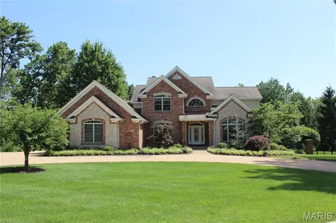 15 Alden Ln, Saint Louis, MO 63141