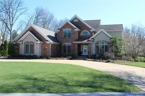 15 Alden Ln, Saint Louis, MO 63141
