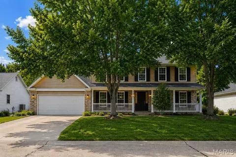 360 Huntleigh Manor Dr, Saint Charles, MO 63303