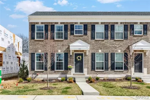 324 Fall Harvest Pkwy, Wentzville, MO 63385
