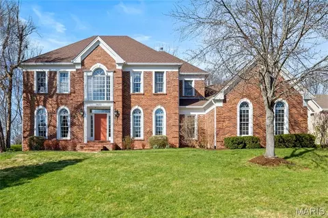 14301 Manderleigh Woods Dr, Town And Country, MO 63017