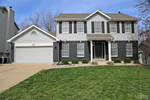 3707 Summit Dr, Saint Charles, MO 63303