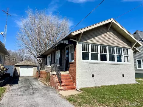 609 E Hauser St, Litchfield, IL 62056